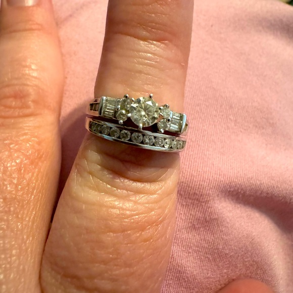 Wedding set barely ever worn. Not fake or lab created. - Picture 5 of 5